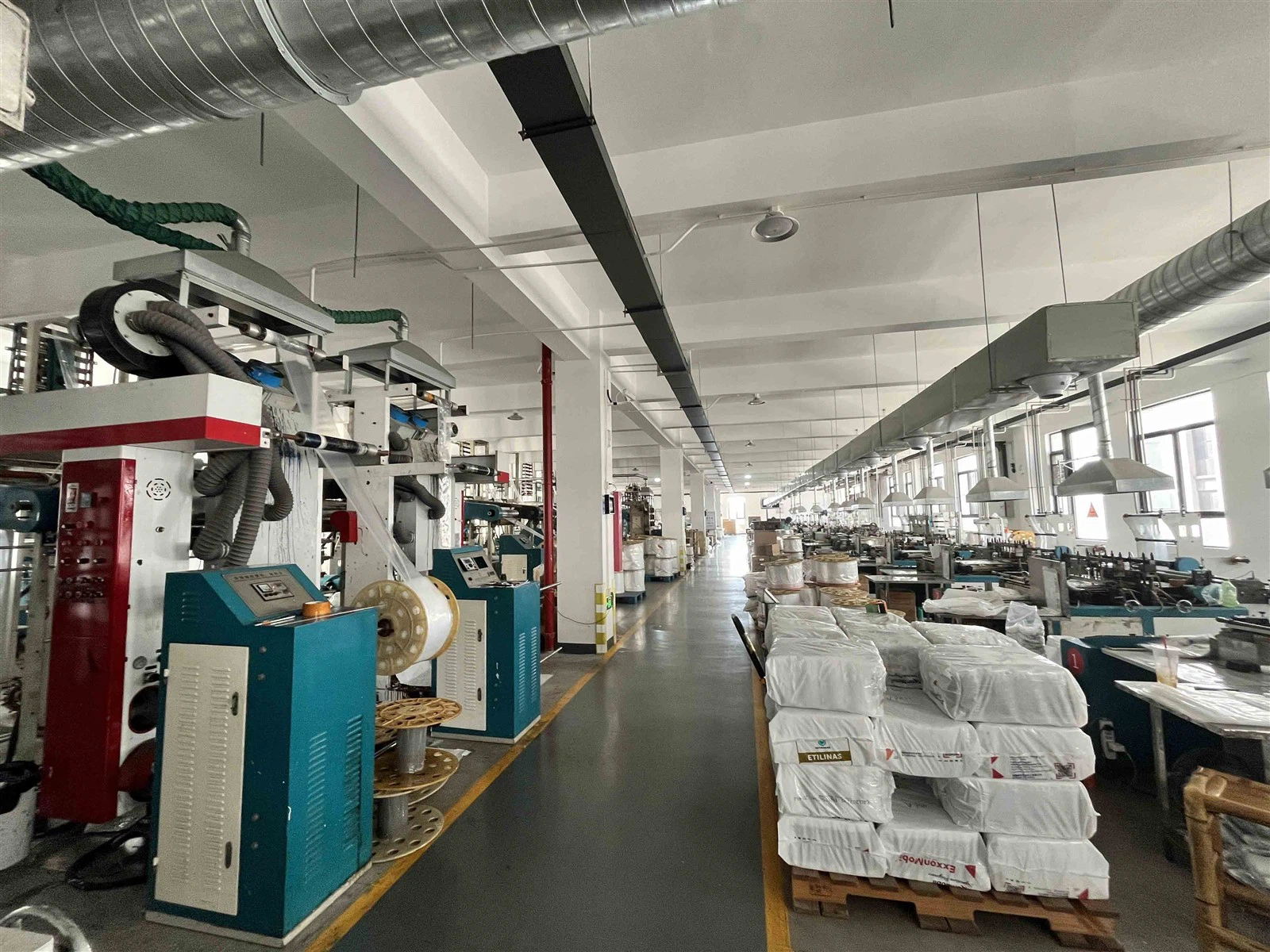 Plastic bag packaging factory production workshop Plastic bag packaging factory production workshop